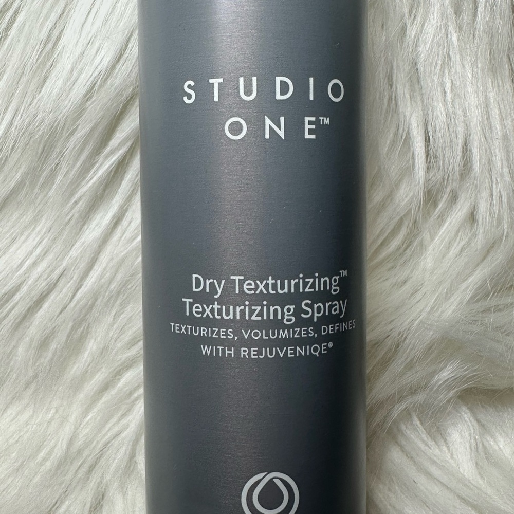 Monat Studio One Dry Texturizing Spray - Picture 2 of 3